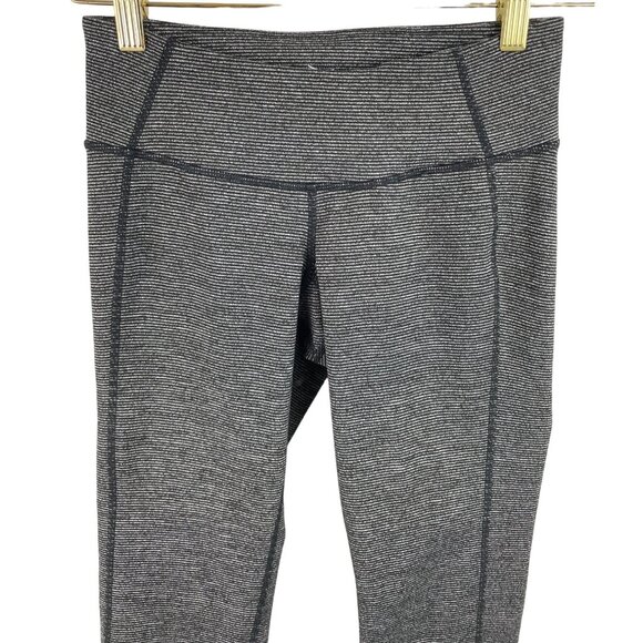 Old Navy Active Capris Womens Size Small Black & White Striped - Picture 2 of 8